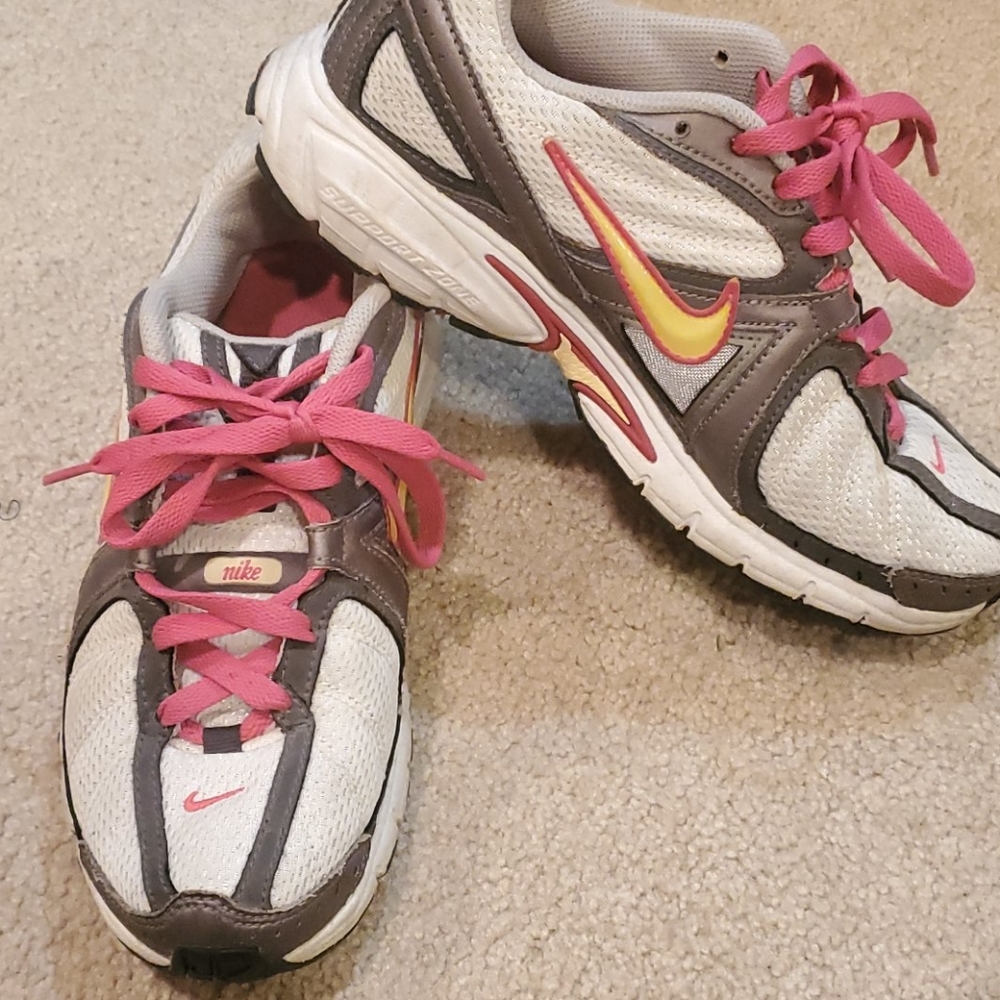 Nike tennis shoes